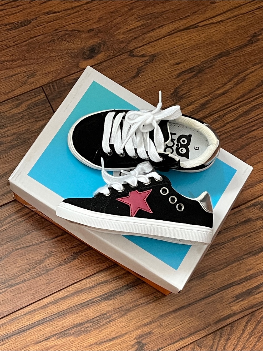 Kids Hoo Mia Star Lace Black Sneakers with Star Accent